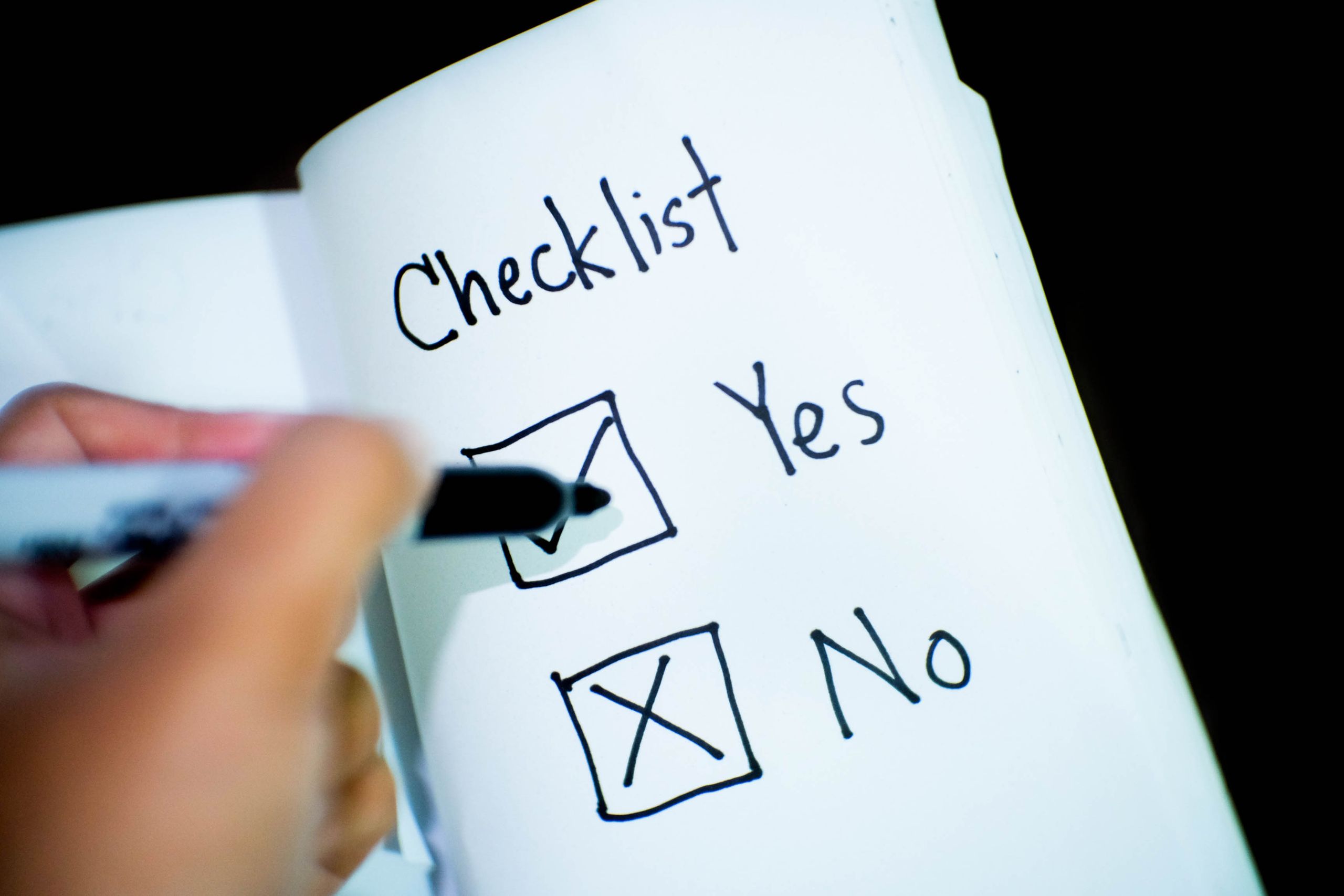 Checklist de automatizaciones con IA para pequeños negocios clientes contenido tareas informes y seguimiento
